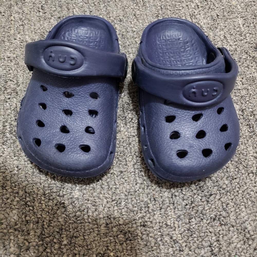 crocs